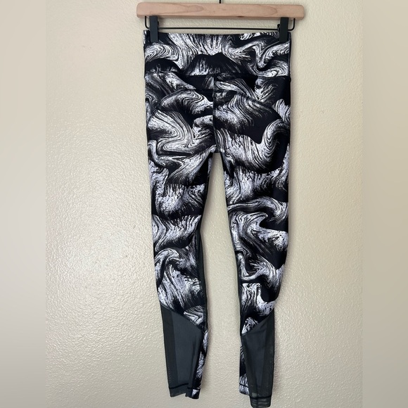 UNDER ARMOUR Mesh Compression Leggings 2 for $22 ❇️ - Picture 2 of 2